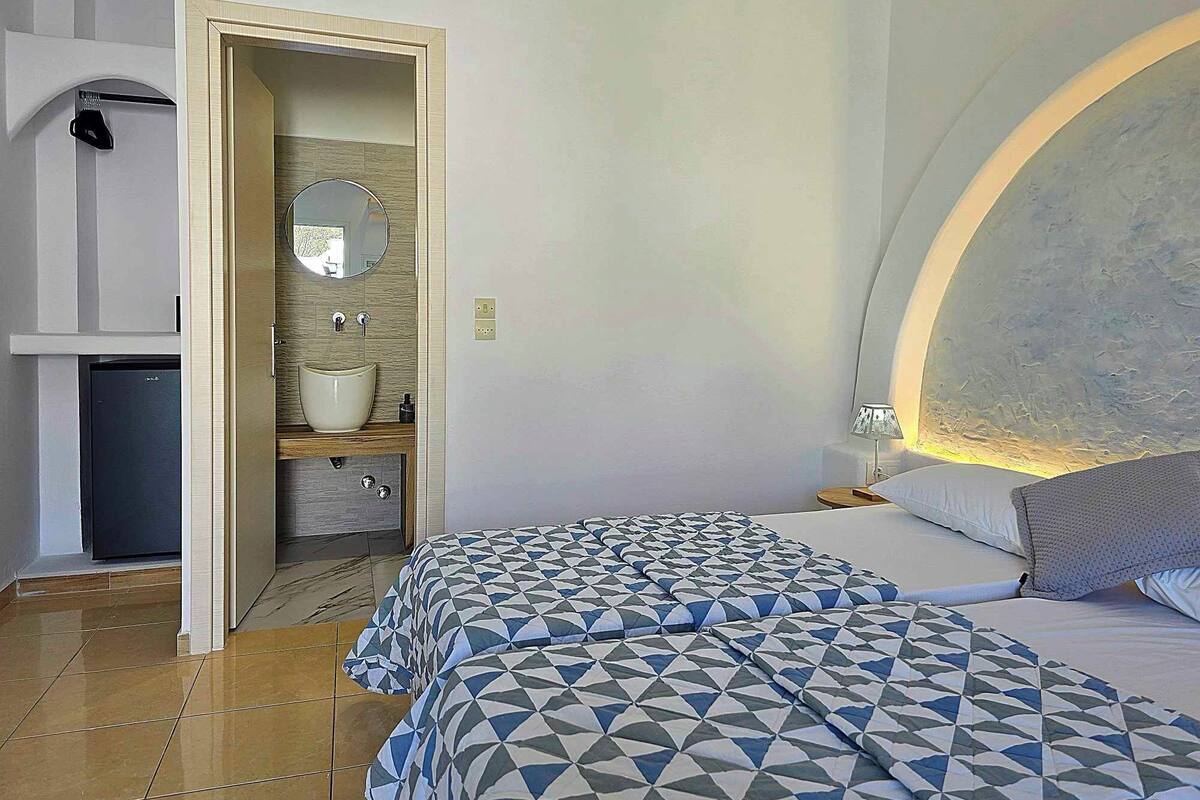 WiFi (free), individually decorated, individually furnished, bed sheets