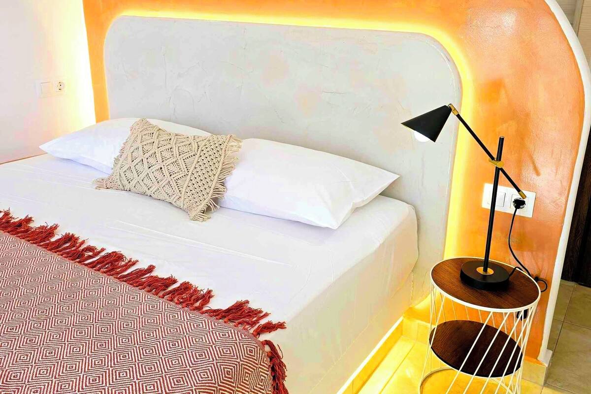WiFi (free), individually decorated, individually furnished, bed sheets