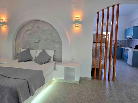 Grand Studio, Multiple Beds | Individually decorated, individually furnished, free WiFi, bed sheets. Apartments & Suites Papafotis