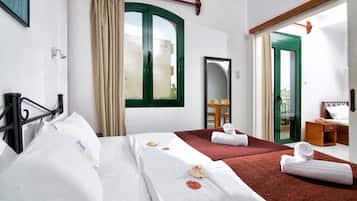 Departamento, 2 habitaciones | Caja de seguridad en la habitación y escritorio