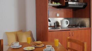Appartamento, 1 camera da letto | Angolo cottura privato | Frigorifero, piano cottura, macchina per tè/caffè, bollitore elettrico