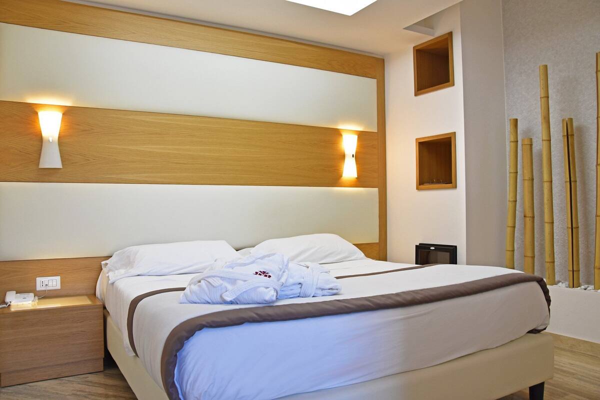 Suite | Minibar, Zimmersafe, Schreibtisch, Bügeleisen/Bügelbrett