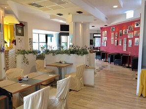 Se sirven cenas y cocina italiana 