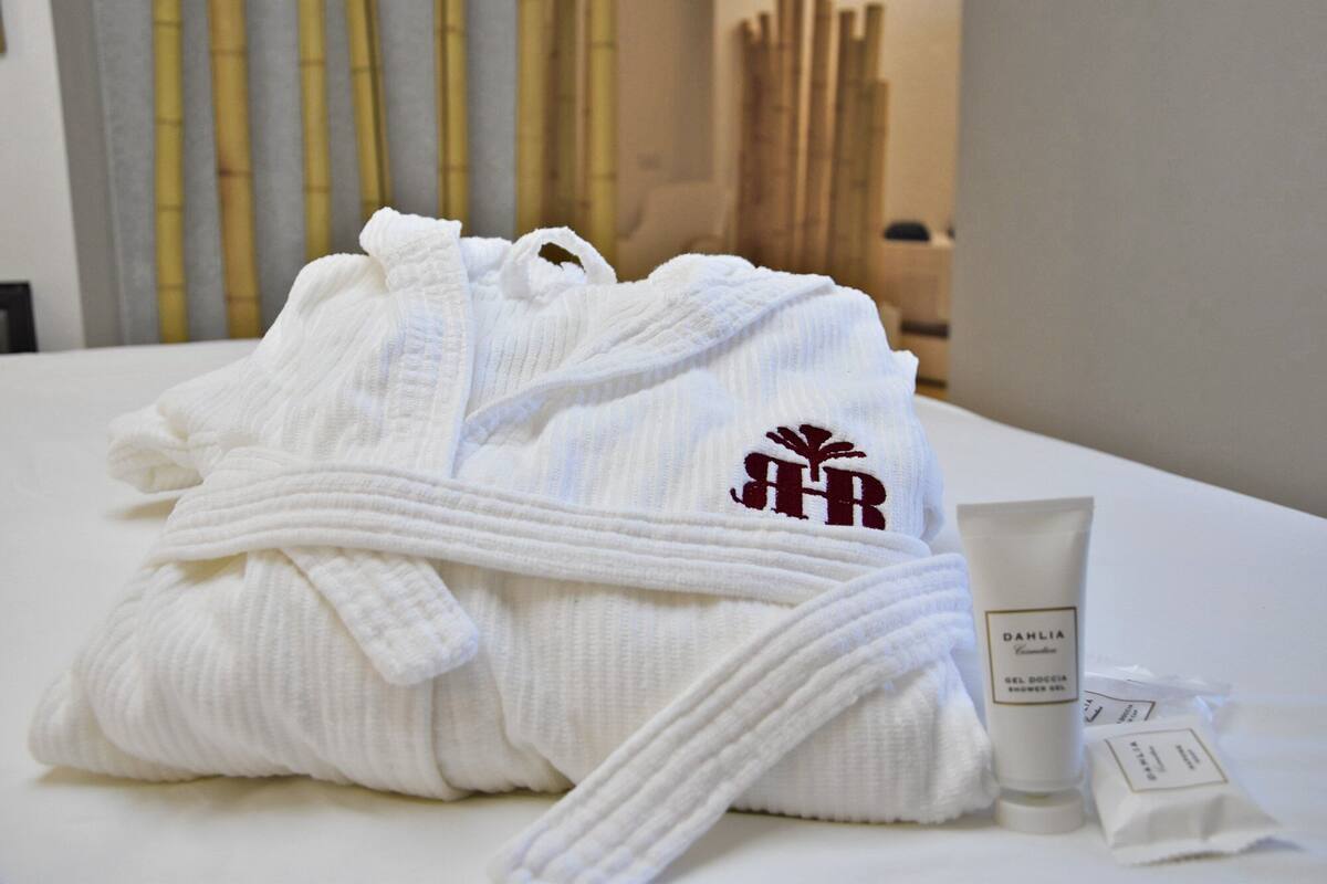 suite | 1 bedroom, minibar, in-room safe, individually furnished