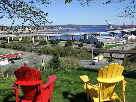 Vista desde la propiedad. Homeport Historic Bed & Breakfast/Inn c 1858