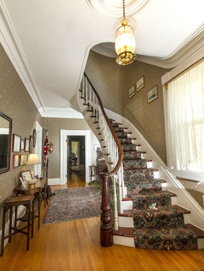 Check-in/check-out kiosk