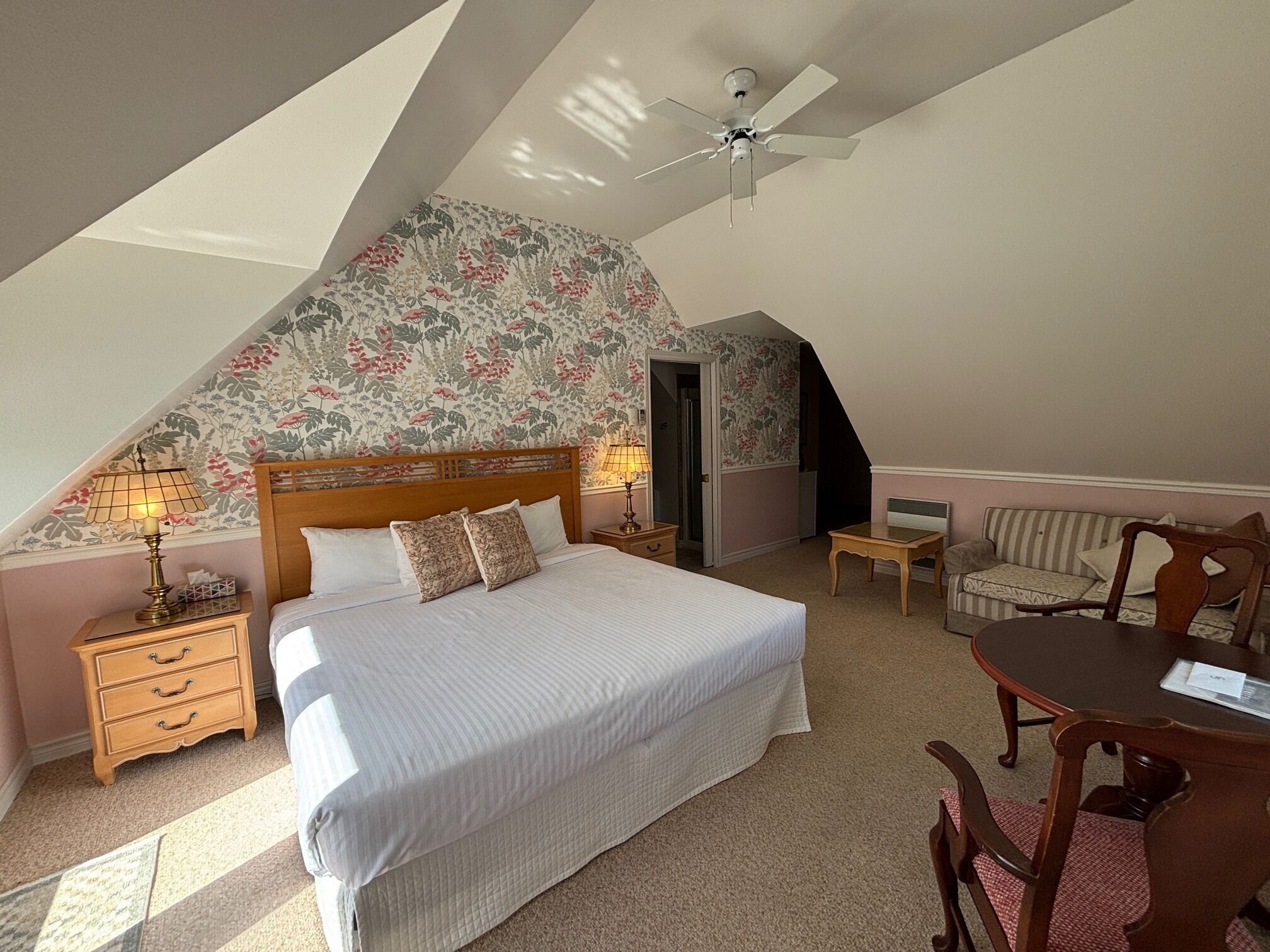 Rum (King Room with Balcony) | Badrum | Gratis toalettartiklar, hårtork, tvål och schampo