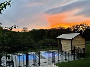 Seasonal outdoor pool - Auberge Le Tricorne (Hatley)