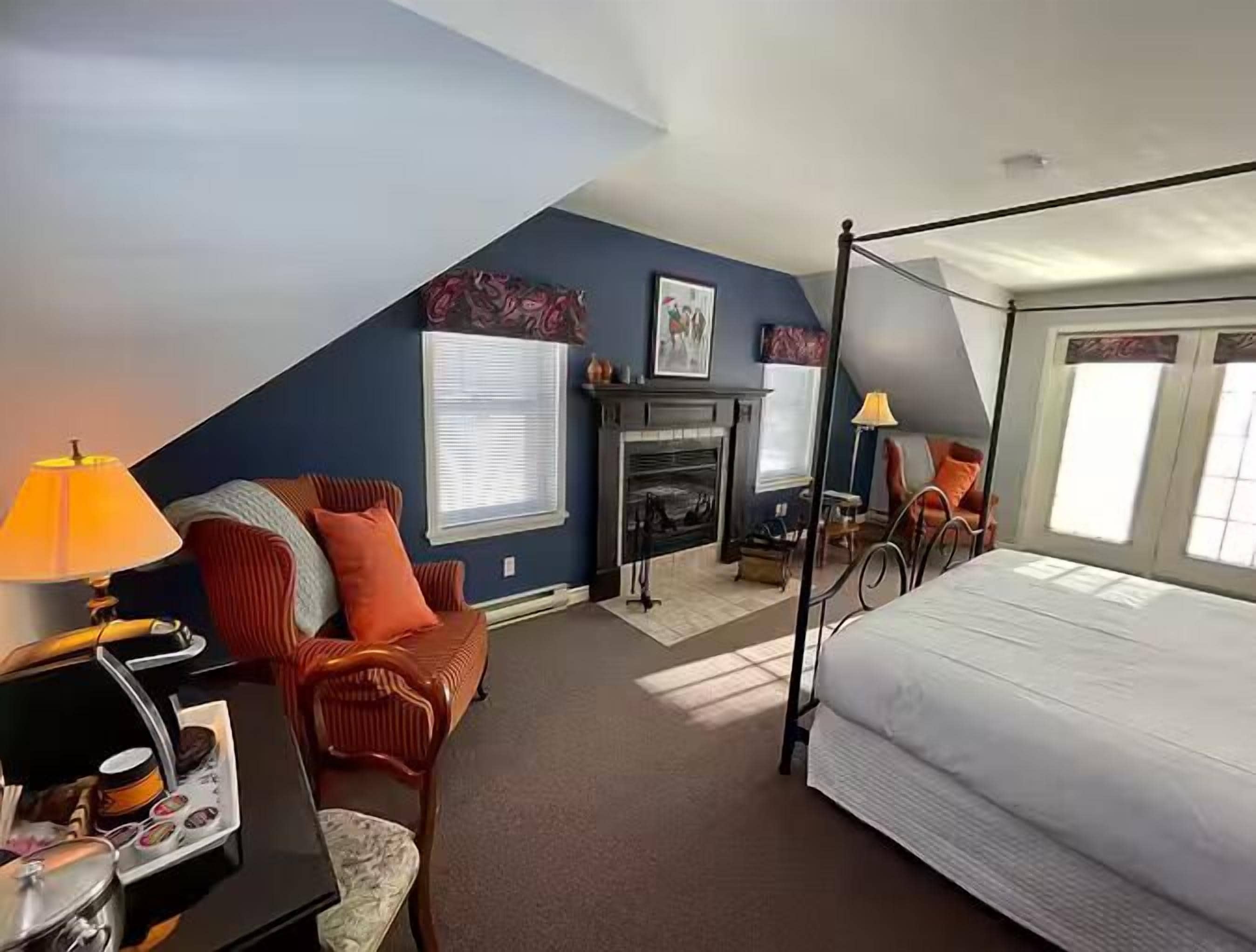 Baldwin Room | Premium bedding, individually decorated, individually furnished