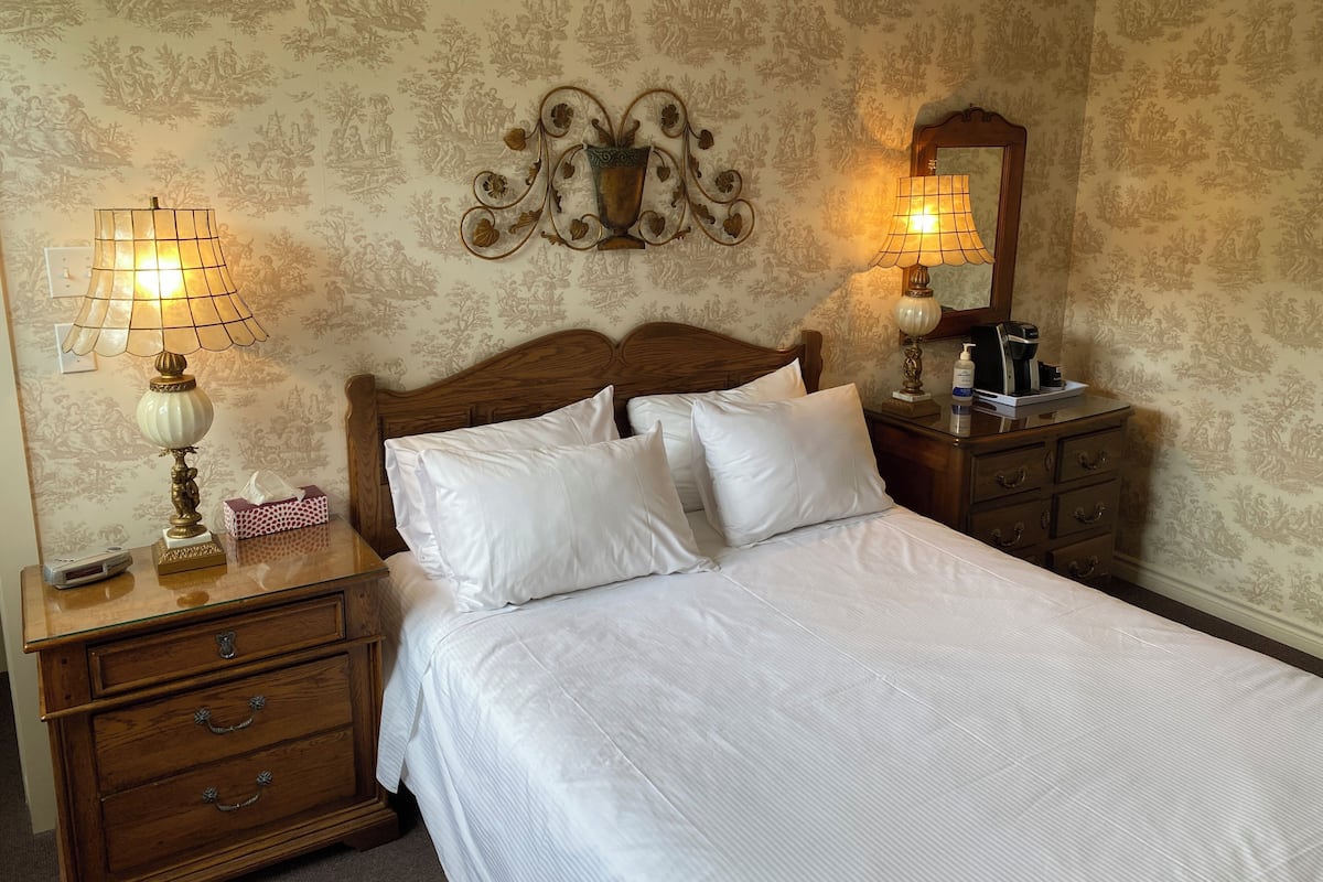 Standard Room | Bathroom | Free toiletries, hair dryer, soap, shampoo