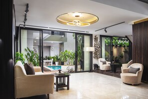 Indoor pool, outdoor pool - King Grand Boutique Hotel (Phnom Penh)