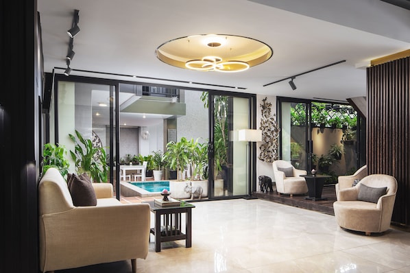 Indoor pool, outdoor pool