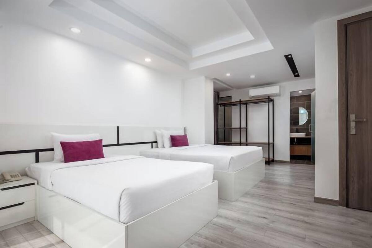 Roupas de cama premium, camas Select Comfort, frigobar