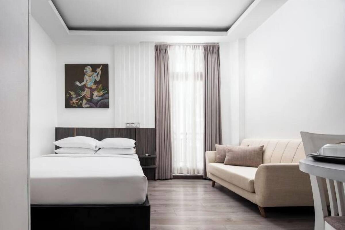 Roupas de cama premium, camas Select Comfort, frigobar