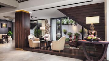 Coin salon dans le hall