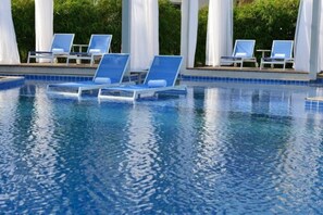 Outdoor pool, pool loungers