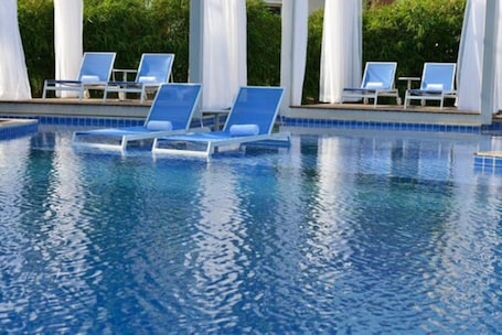 Outdoor pool, sun loungers