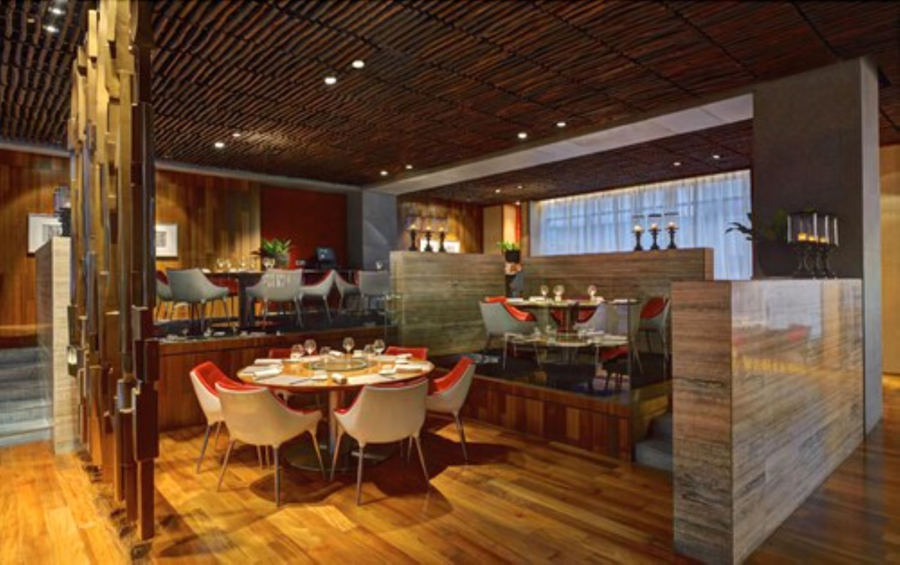 2 restaurantes; se sirve desayuno, almuerzo, cena y brunch
