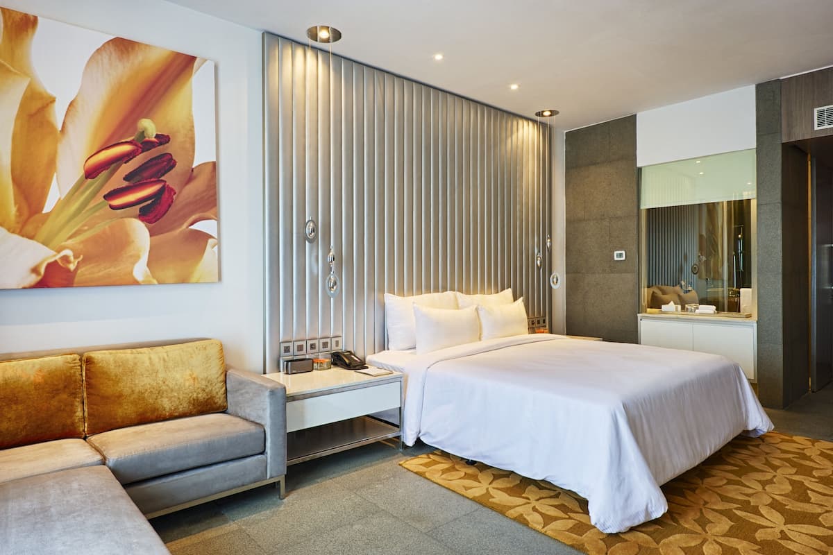 Egyptian cotton sheets, premium bedding, down duvets, in-room safe