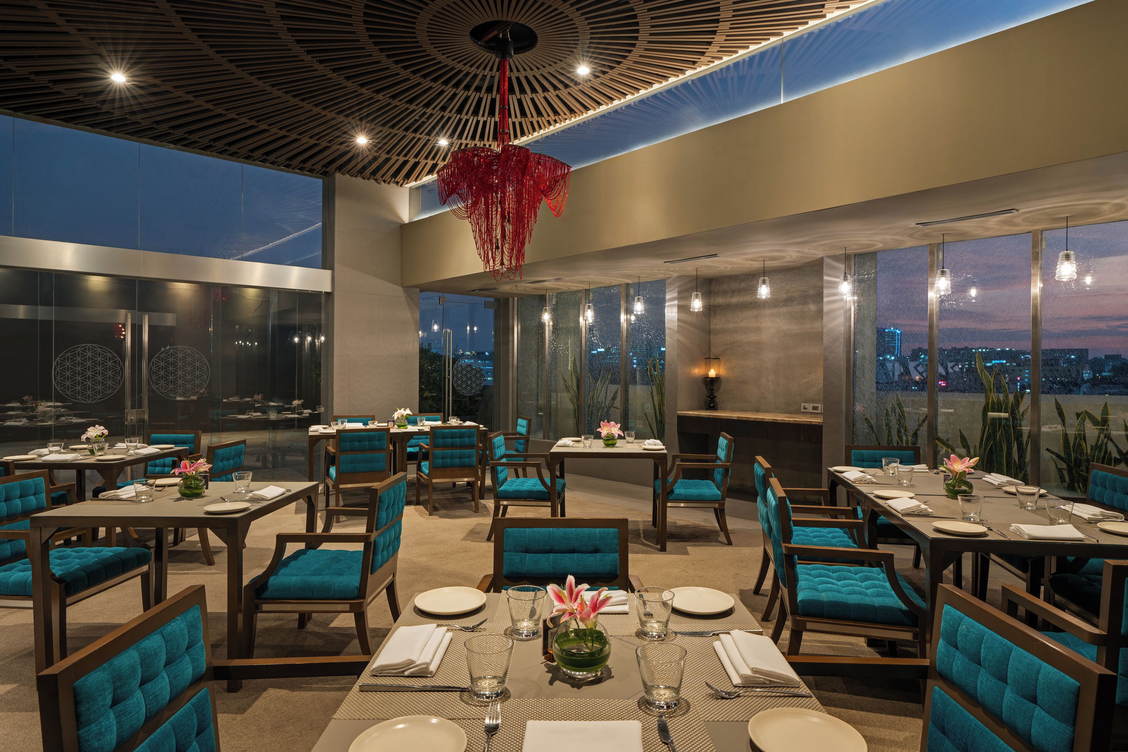 2 restaurants, breakfast, lunch, dinner served; pan-asian cuisine