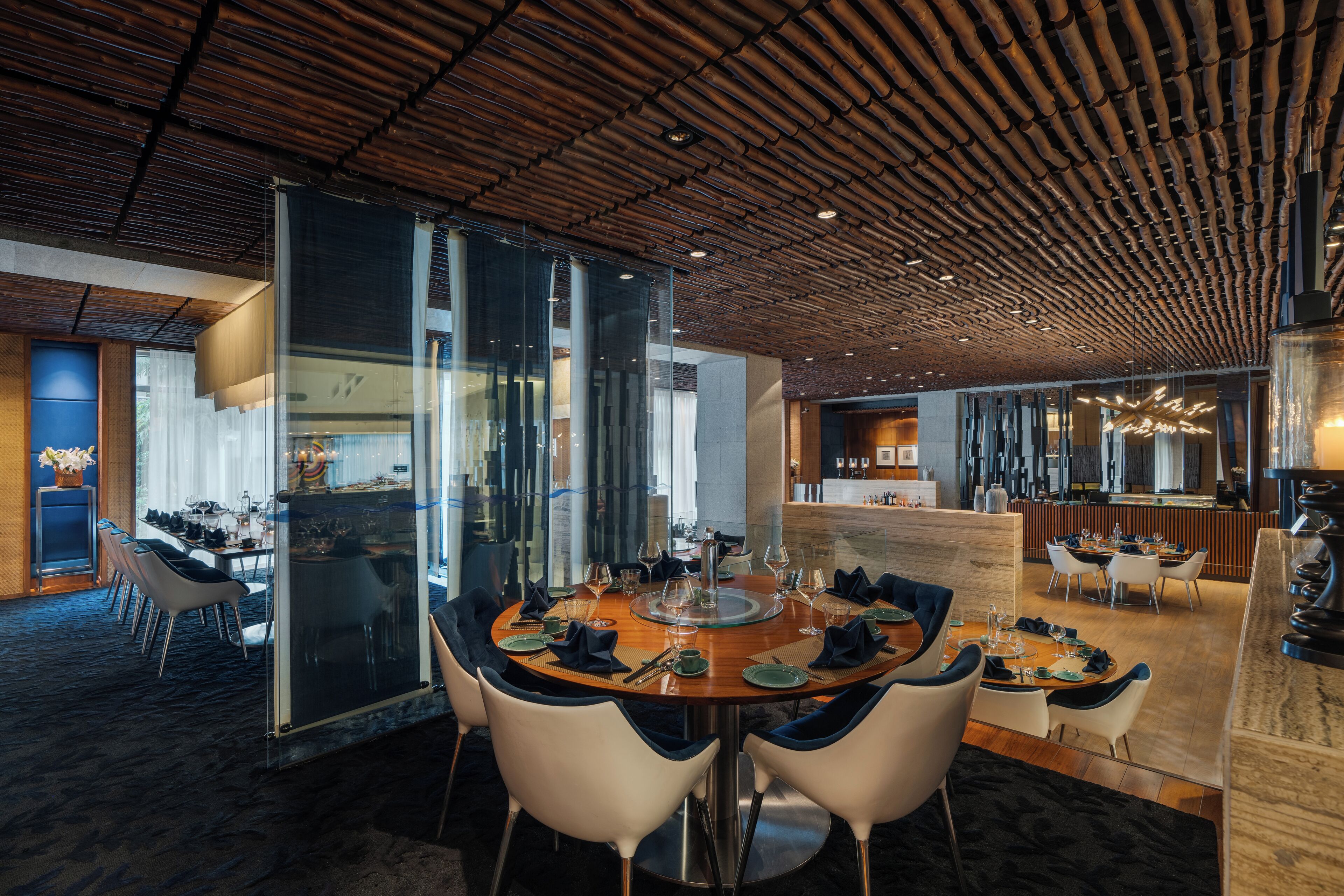 2 restaurants, breakfast, lunch, dinner served; pan-asian cuisine