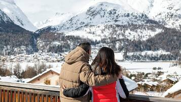 Junior-Suite (Alpine) | Allergikerbettwaren, Minibar, Zimmersafe, Schreibtisch