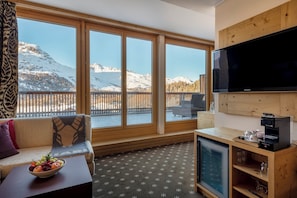 Junior Suite (Alpine) | Hypo-allergenic bedding, minibar, in-room safe, desk - Nira Alpina - Member of Design Hotels (Silvaplana)