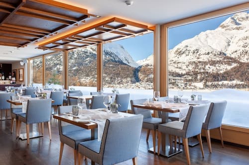 3 restaurants, dinner served, international cuisine