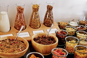 Free daily buffet breakfast