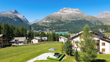 Habitación estándar (Corvatsch) | Ropa de cama hipoalergénica, minibar, caja fuerte y escritorio