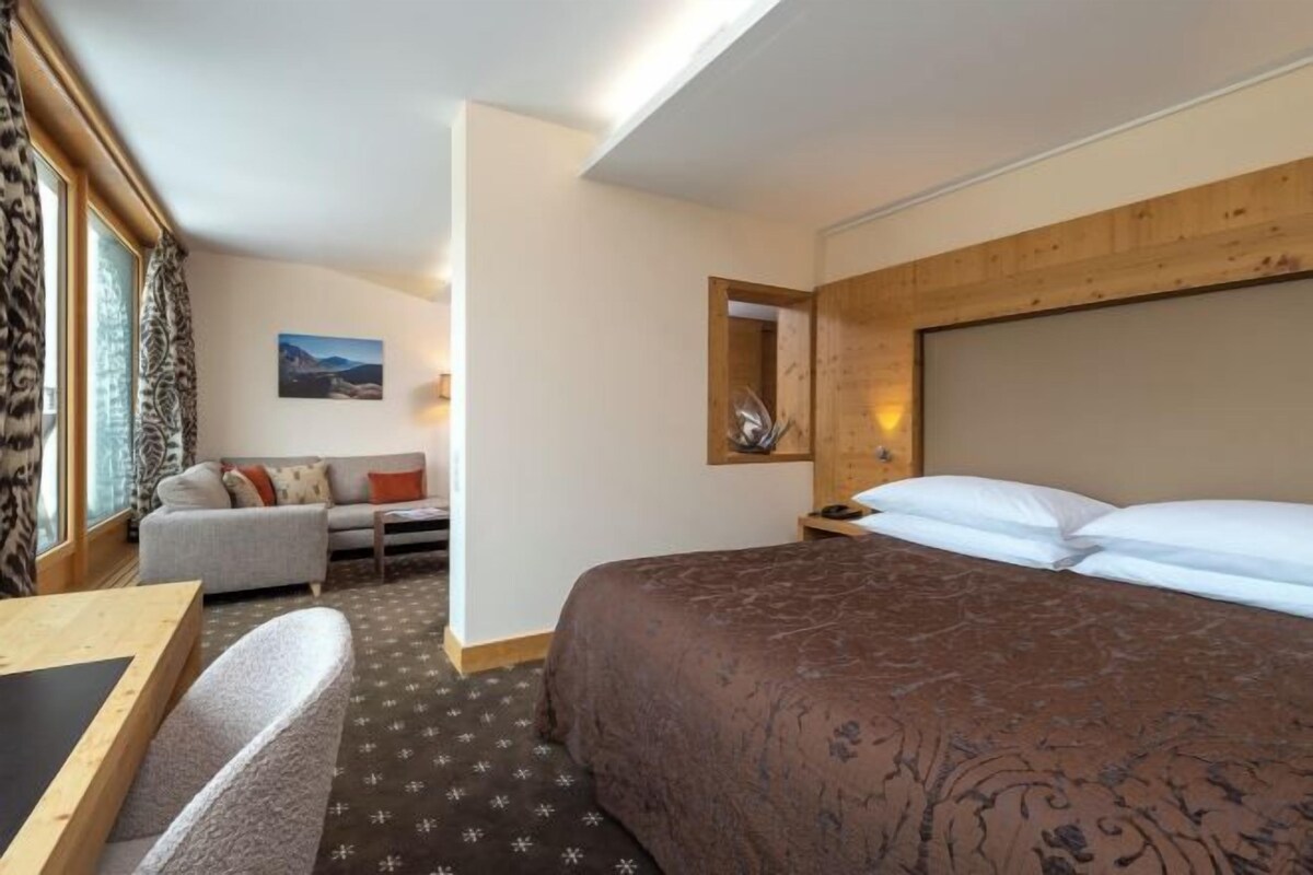 Hypoallergeen beddengoed, een minibar, een kluis op de kamer, een bureau