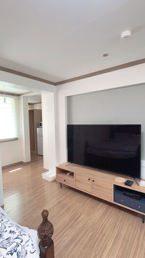 디럭스 더블룸 | 고급 침구, 각각 다른 스타일의 인테리어, 각각 다르게 가구 비치, 노트북 작업 공간