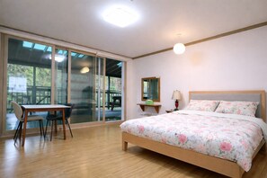 Habitación doble estándar | Ropa de cama de alta calidad y decoración personalizada 