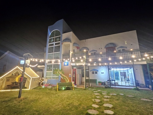 Bellus Rose Pension Hotel