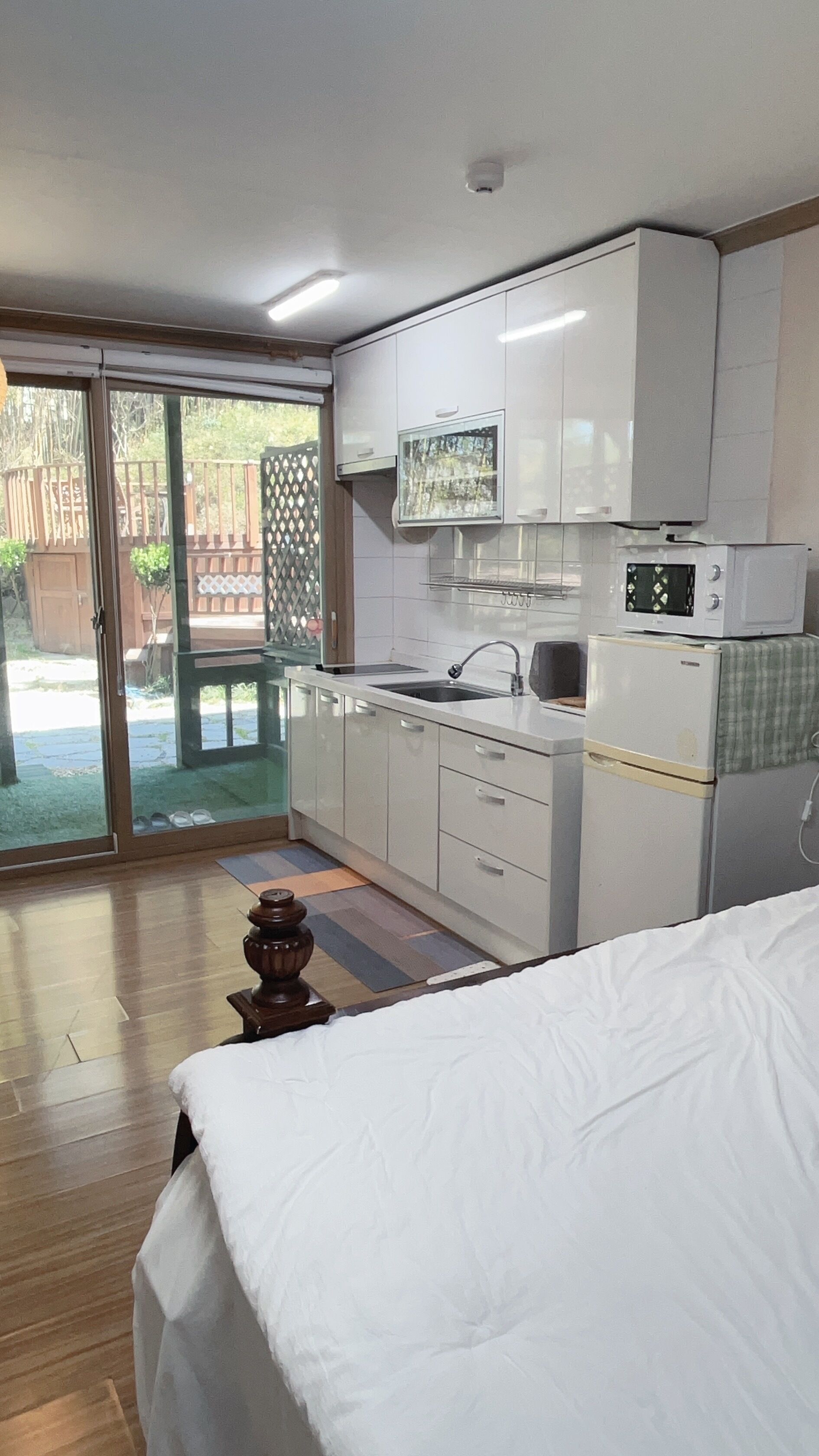 家庭套房 | 私人廚房 | 雪櫃、微波爐 (按要求提供)、爐具、電熱水壺