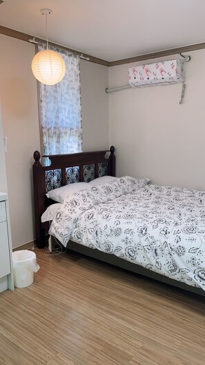 Habitación estándar doble | Ropa de cama de alta calidad y decoración individual