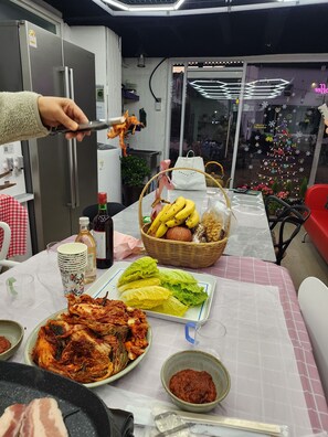 Standard Double Room | Private kitchen | Fridge, microwave, stovetop, electric kettle