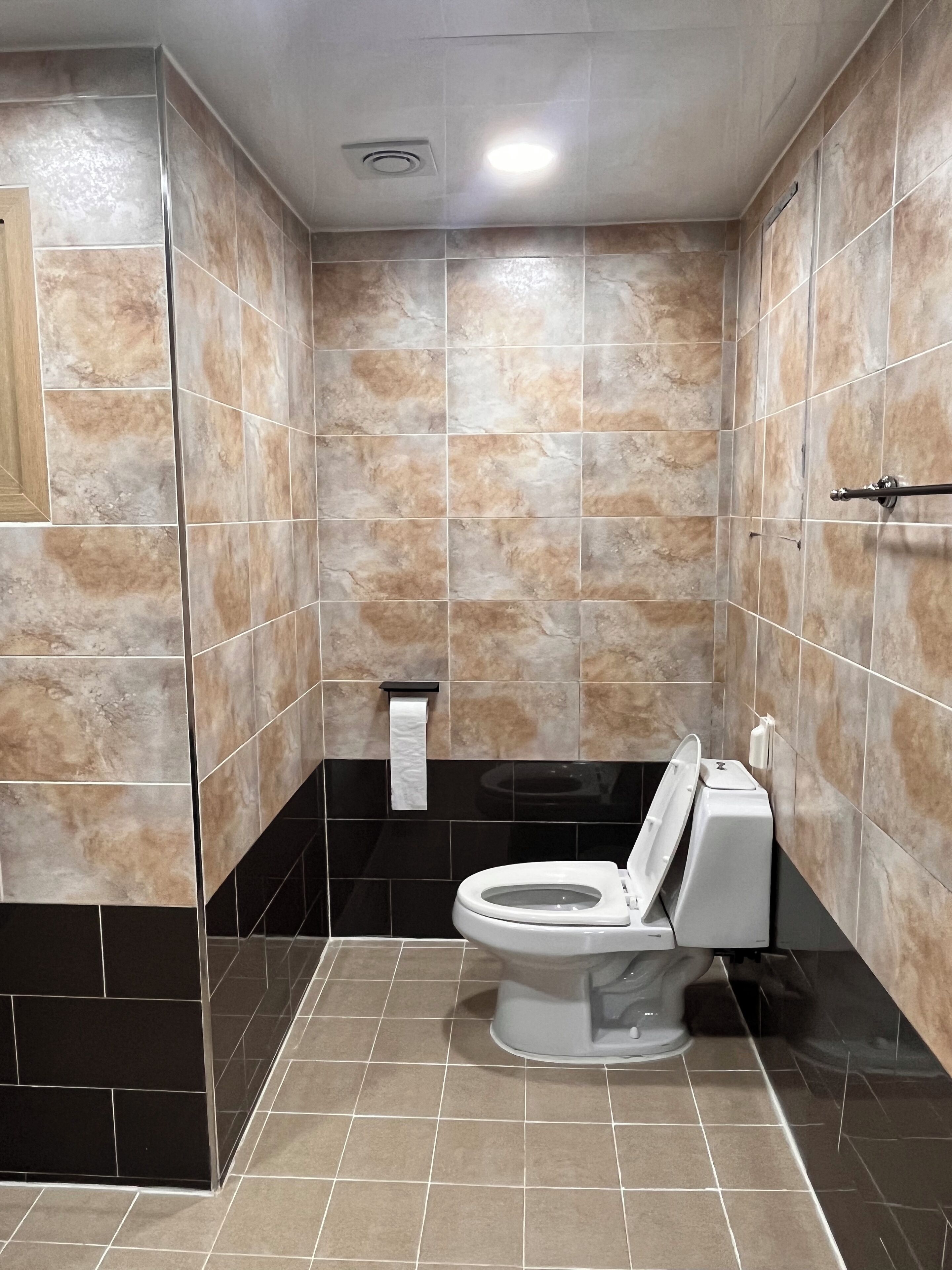 Family Suite | Bathroom | Shower, rainfall showerhead, designer toiletries, hair dryer