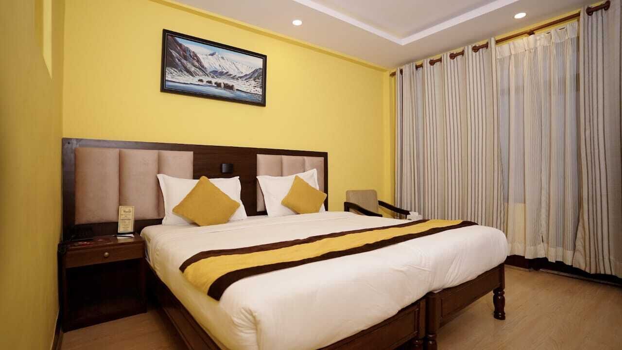 Deluxe Double or Twin Room | Hypo-allergenic bedding, down comforters, Select Comfort beds, minibar