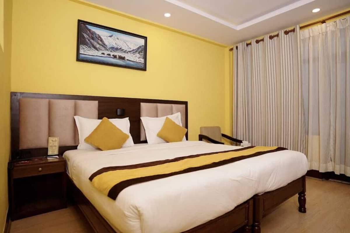 Quarto casal ou duplo luxo | Roupas de cama antialérgicas, edredons de pluma, camas Select Comfort