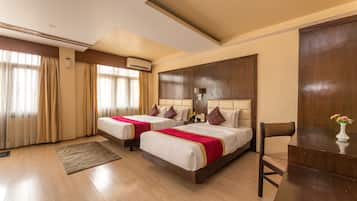 Deluxe Triple Room | Hypo-allergenic bedding, down comforters, Select Comfort beds, minibar