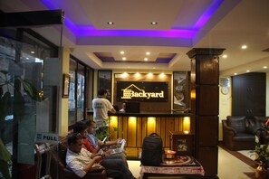Lobby lounge