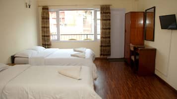 Family Oda, 2 Yatak Odası (Family Room with balcony ) | Kaliteli yatak takımı, masa, ücretsiz kablosuz İnternet