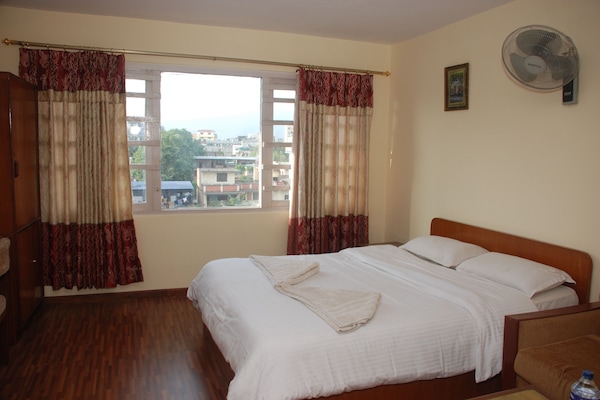 Hochwertige Bettwaren, Schreibtisch, kostenloses WLAN