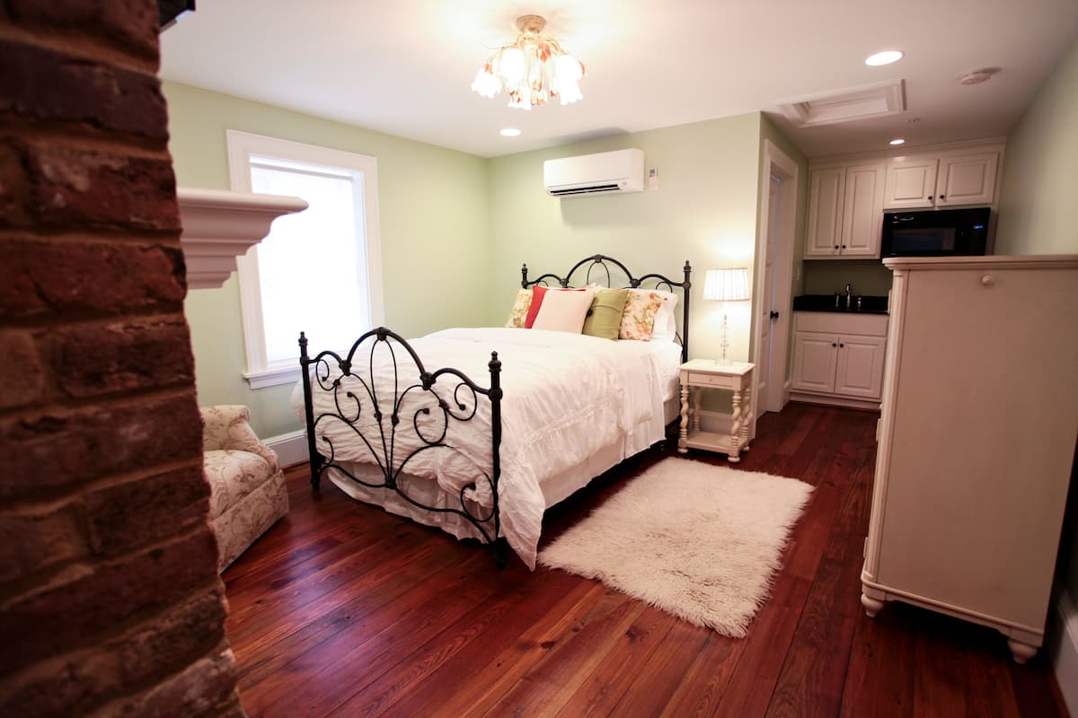 1 bedroom, Egyptian cotton sheets, premium bedding, in-room safe