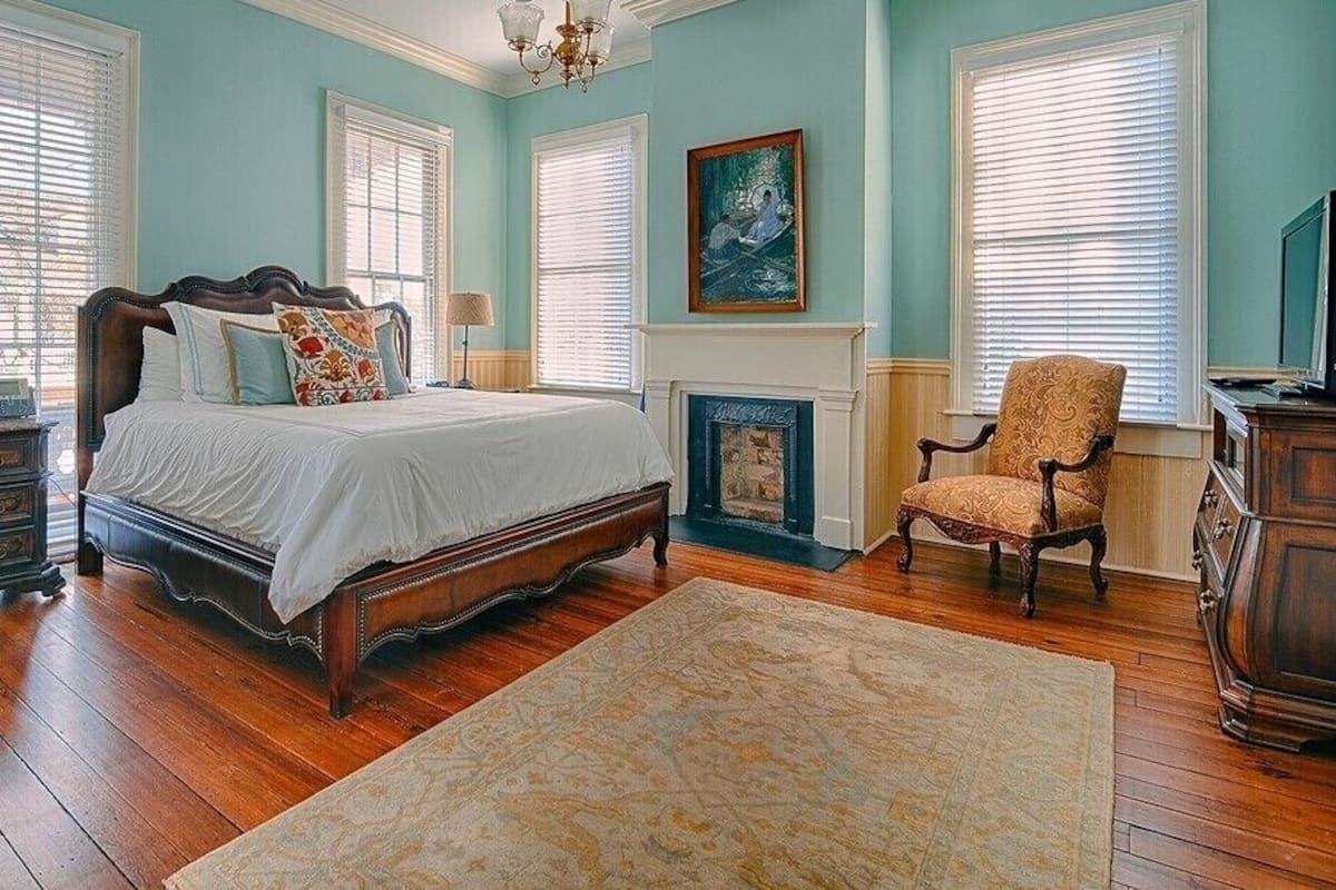 Classic Suite, 1 King Bed (Spear-Barter Executive Su) | 1 bedroom, Egyptian cotton sheets, premium bedding, in-room safe