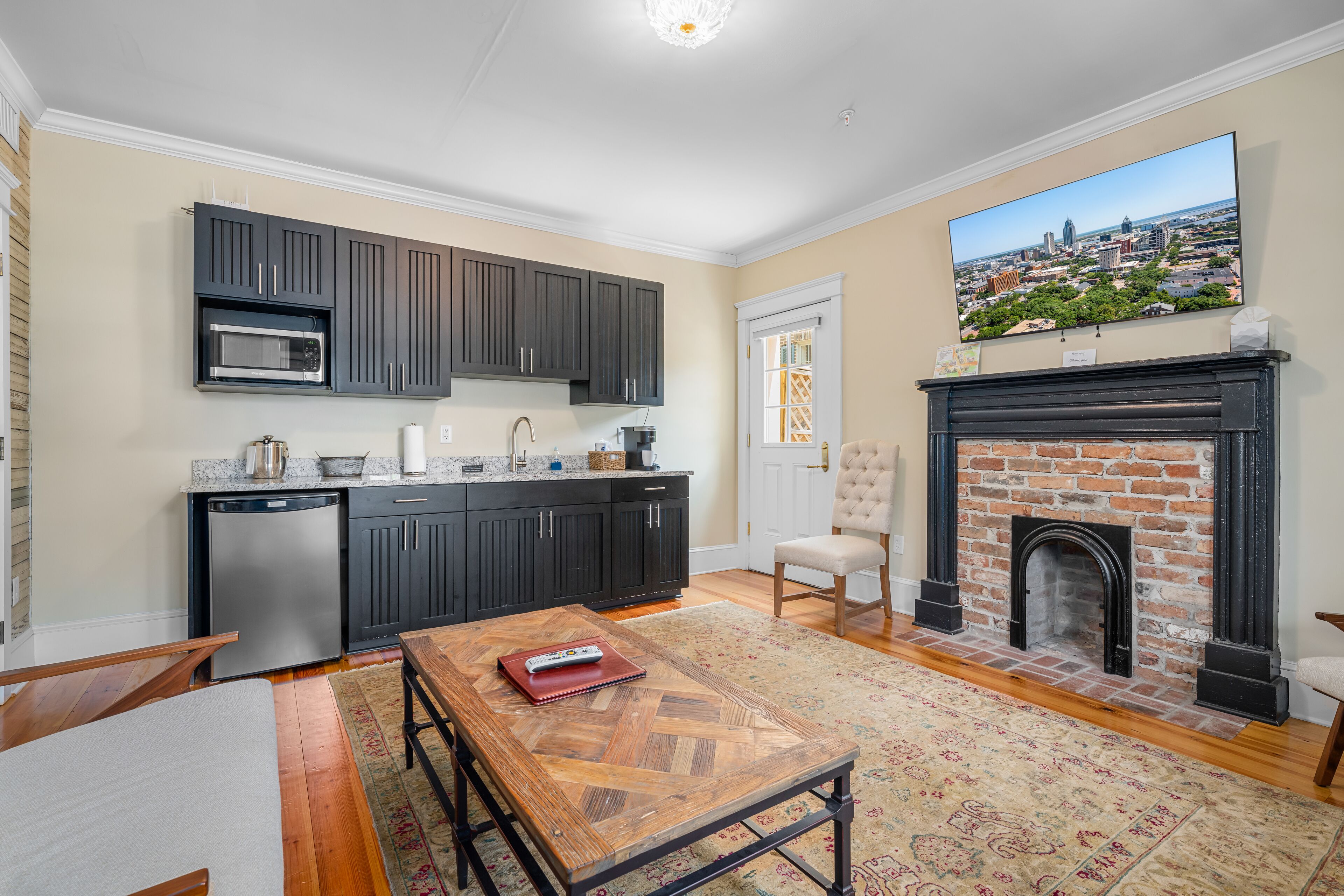 Luxury Studio Suite, 2 Bedrooms, Balcony | Living area