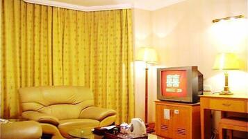 Deluxe Suite | Living area