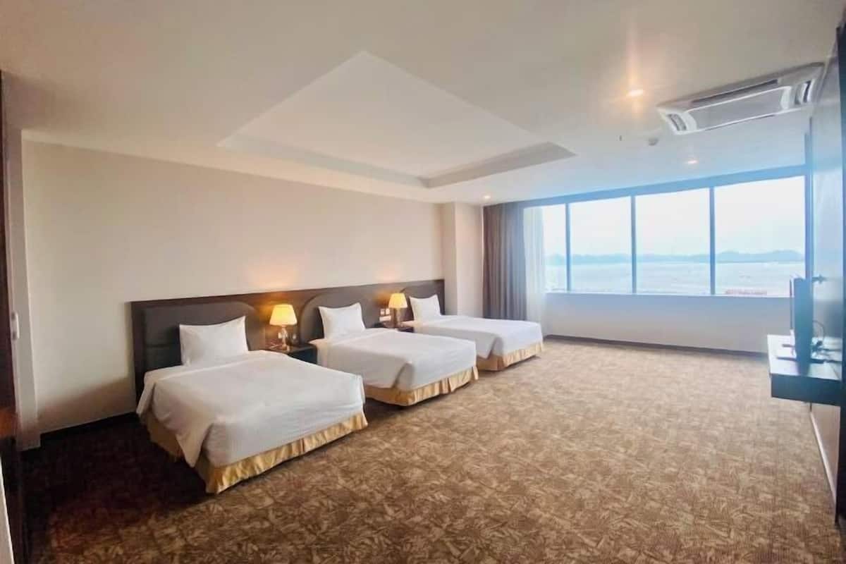 1 bedroom, premium bedding, minibar, in-room safe