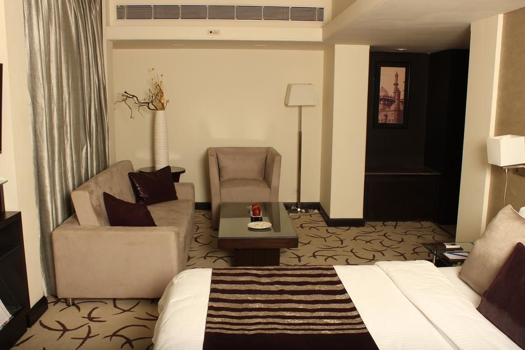 suite | minibar, in-room safe, desk, iron/ironing board